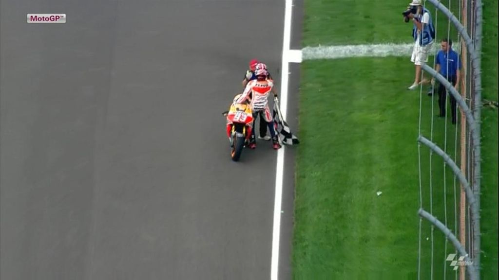 Márquez hace hisotria en Indianápolis