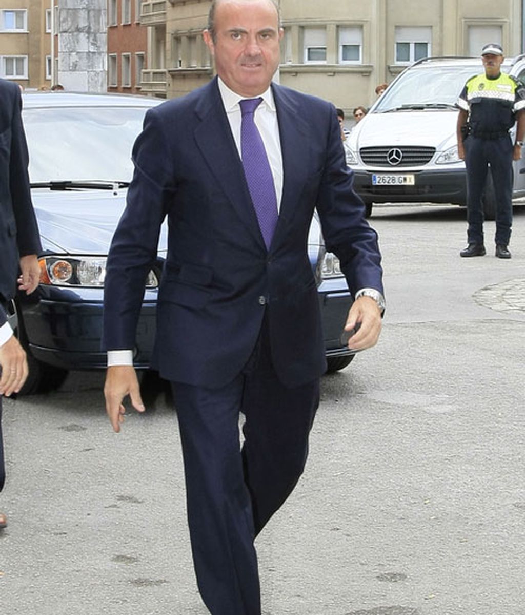 Luis de Guindos fue uno de los miembros del Gobierno en el funeral