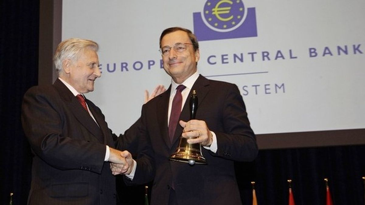 El gobernador del Banco de Italia, Mario Draghi, sustituye a Jean Claude Trichet al frente del BCE