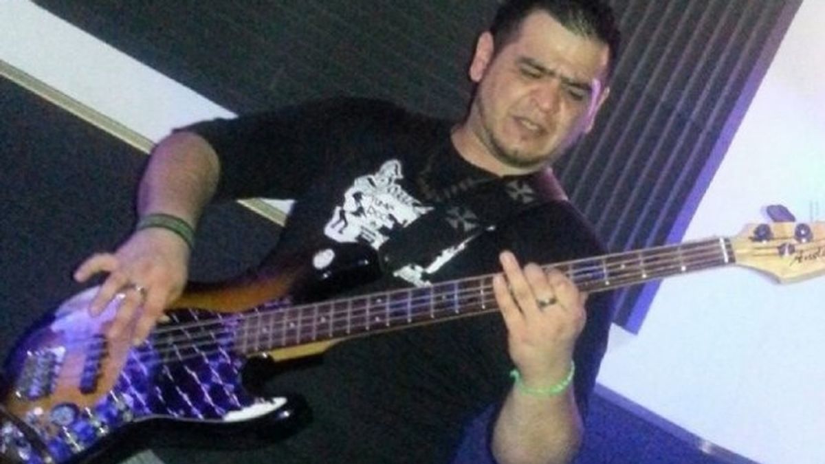 El bajista del grupo de rock  "Raras Bestias" muere en pleno concierto