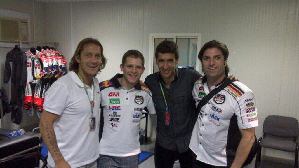 Raúl y Míchel Salgado en el paddock de Losail