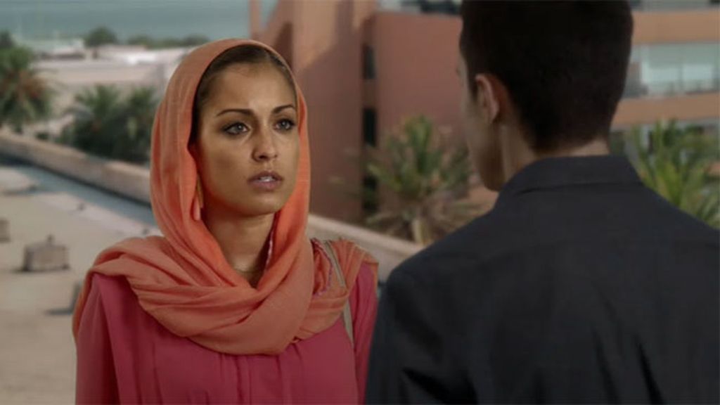 Aunque el agenta la sigue amando, ella no le perdona