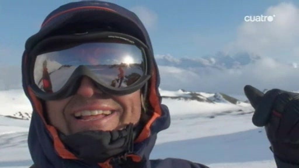 El volcán islandés erupciona a pocos kilómetros de Jesús calleja en plena expedición