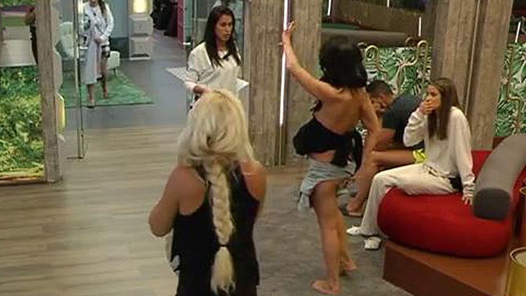 Se ha enfadado porque no consigue dormir por los ruidos