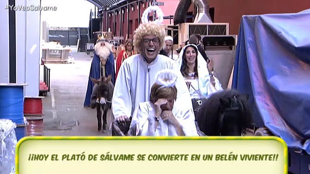 Los colaboradores se disfrazan y recrean el pesebre