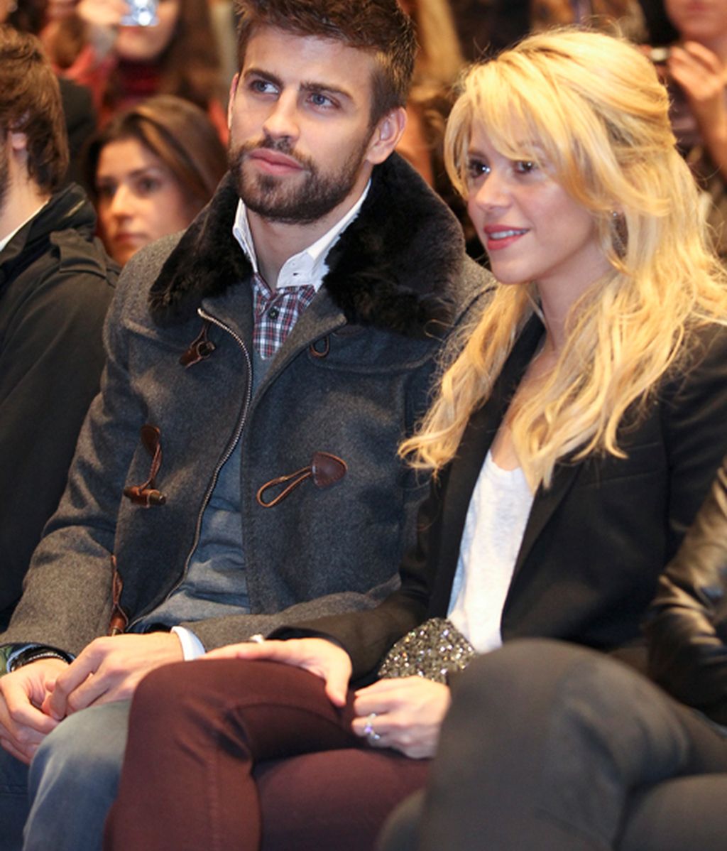 Gerard Piqué se lleva a Shakira a la presentación del libro de su padre