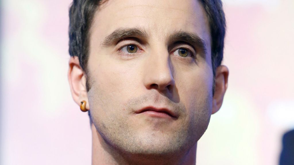 Dani Rovira pone voz en la ficción al millonario Richard Carson, el villano de 'Atrapa la bandera'