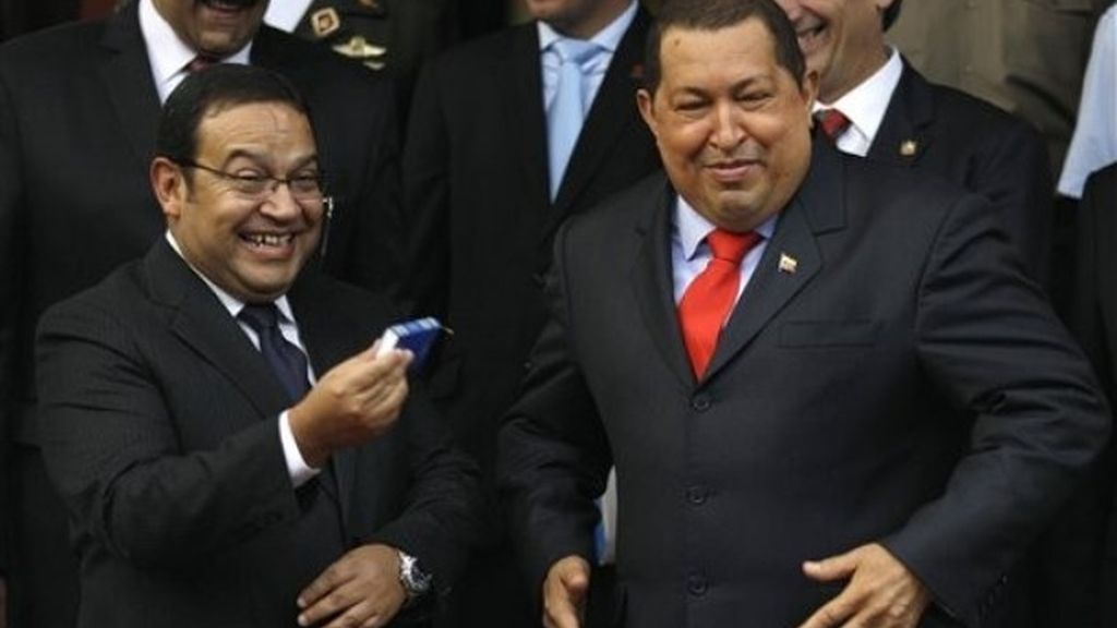 El presidente de Venezuela junto al ministro de Defensa peruano, Alberto Otalora en un encuentro que ambos sostuvieron en el palacio de Miraflores el pasado 27 de enero.