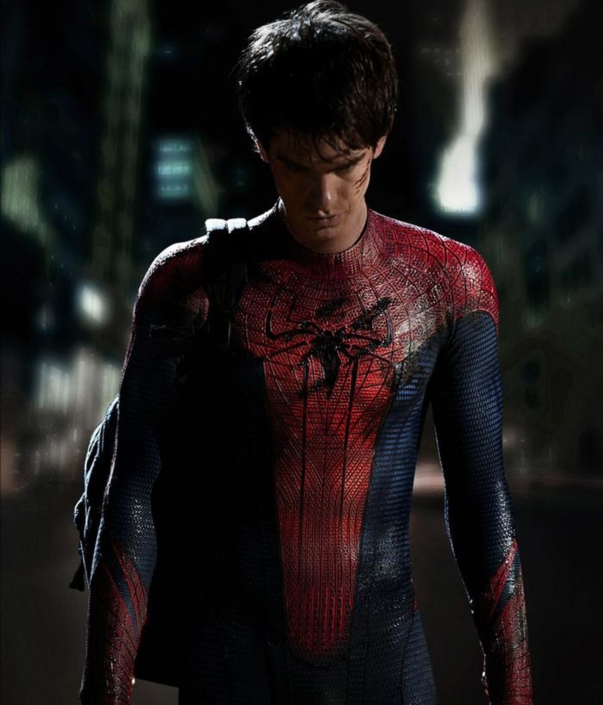 Andrew Garfield, que se ha hecho mundialmente conocido como el empollón de la película de Facebook, estrenará traje para encarnar a Spider-Man en la cuarta entrega de la saga cinematográfica, donde se podrá ver a un hombre araña más delgado, esbelto y moderno. EFE