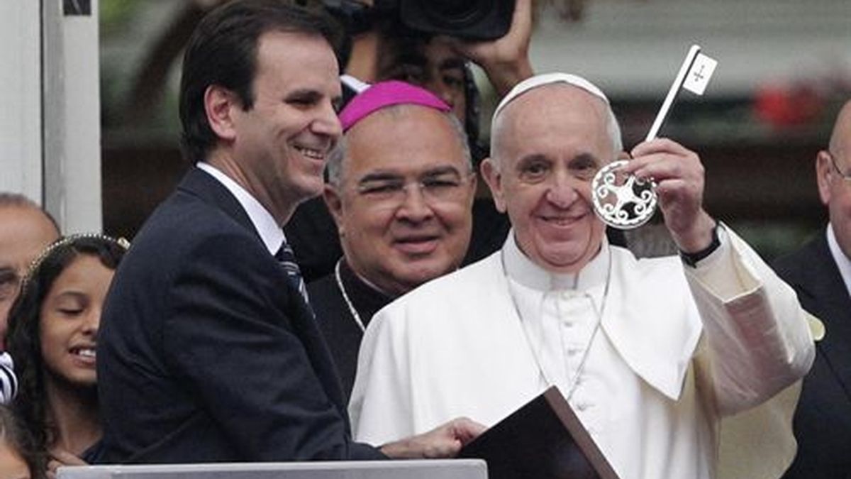 El Papa Francisco bendice en Río las banderas olímpicas