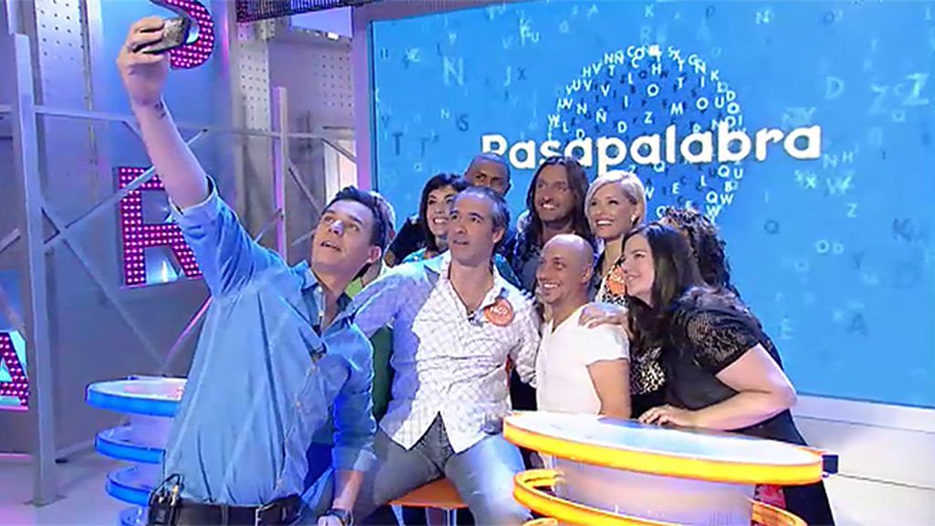 El concursante improvisa una canción de celebración