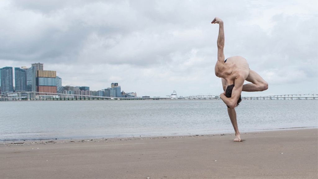 Sus posturas imposibles le hacen crear un estilo único