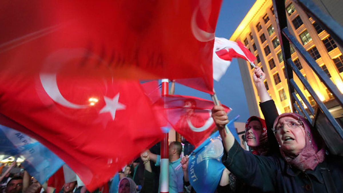 El AKP gana las elecciones en Turquía, pero sin mayoría absoluta