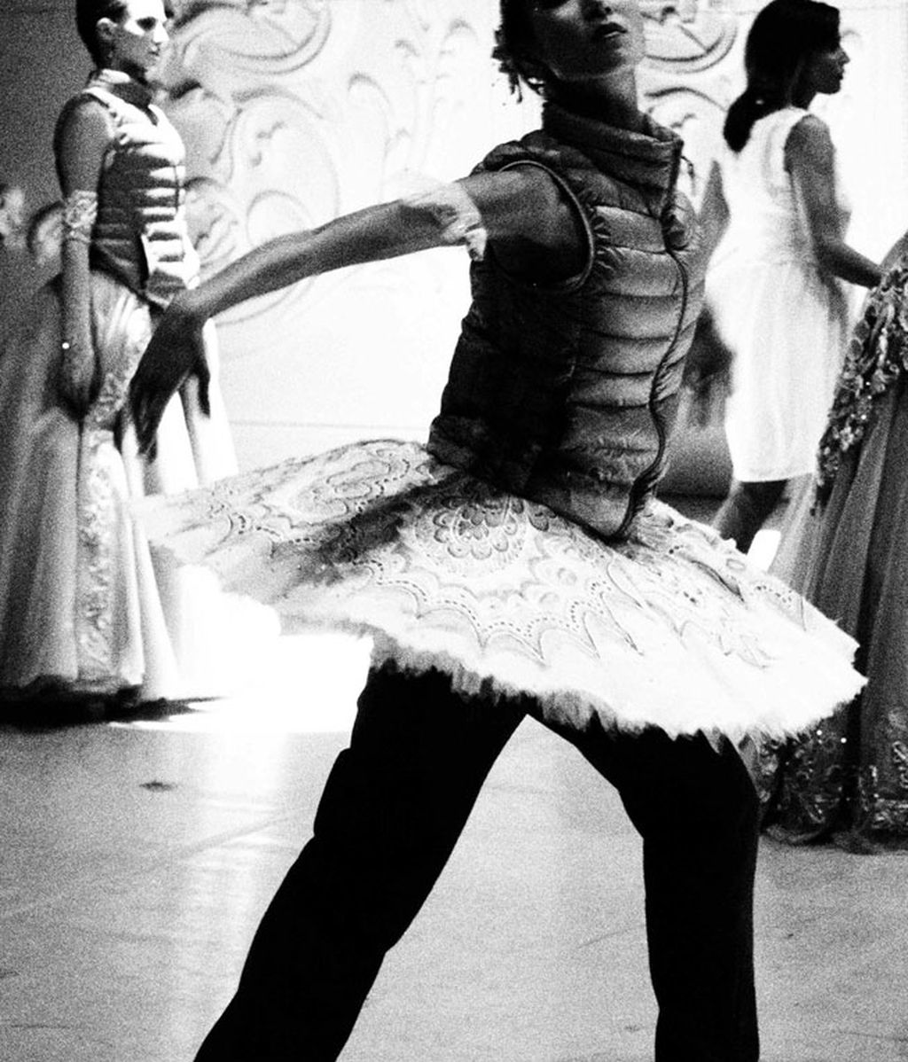 Así calientan los bailarines de Duato antes del ensayo general de 'La Bella Durmiente'