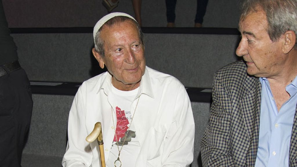 Elio Bernhanyer en el desfile de Devota & Lomba