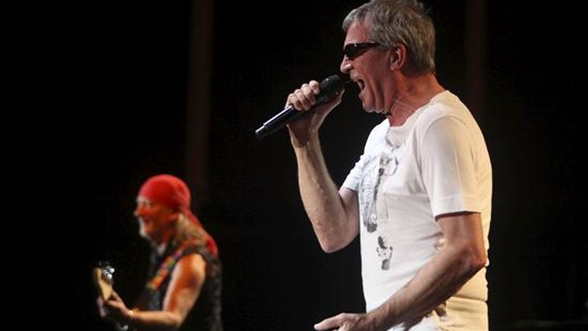 El cantante de la banda de rock Deep Purple, Ian Gillan, durante su actuación esta noche en el XXX Festival de la Guitarra de Córdoba, que se celebra en la capital andaluza. EFE