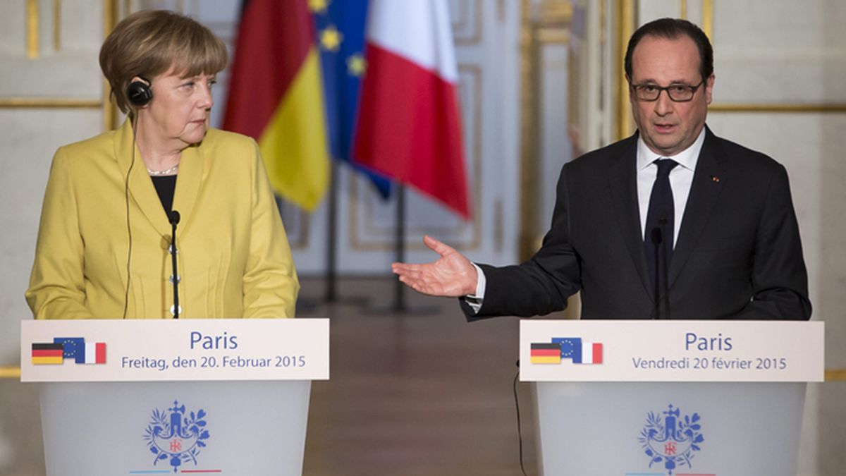 Merkel y Hollande en una rueda de prensa en el Elíseo