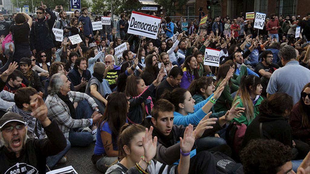 Miles de personas secundan la nueva protesta en Neptuno