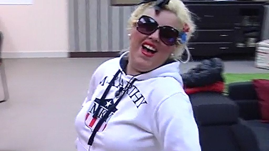 Lo imita todo: desde la Pantoja hasta el ‘Gangman style’