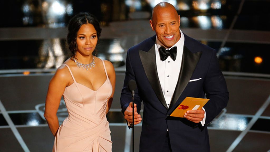 Zoe Saldaña y Dwayne Johnson