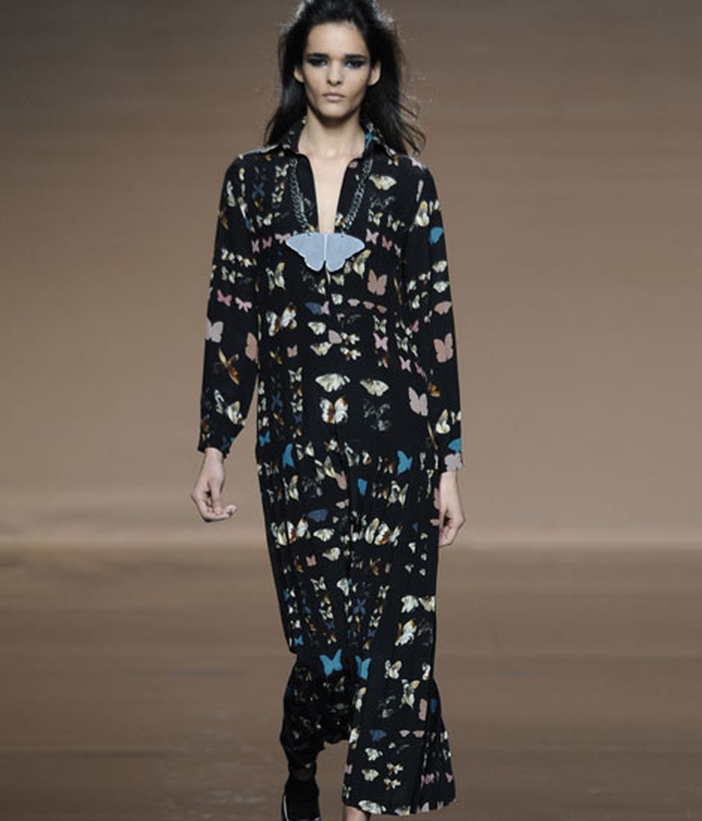 Ailanto: flores y mariposas en otoño