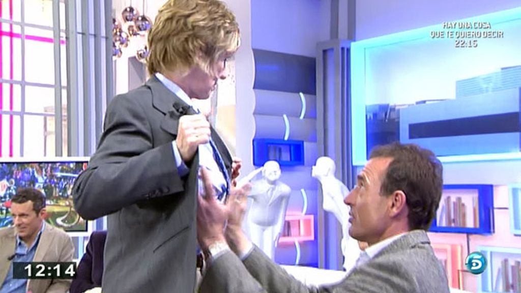 "No me tocas una mano, pues no es para tanto"