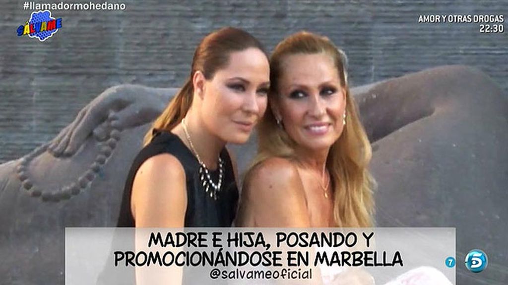 Madre e hija posan en Marbella