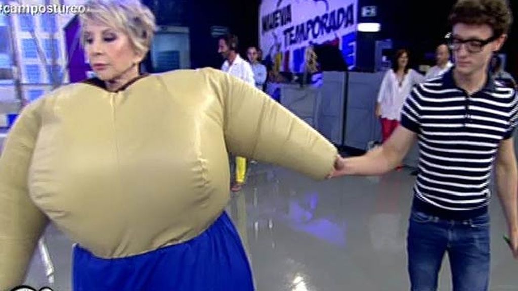 Agobiada y con ganas de quitarse el disfraz, así ha acabado la colaboradora