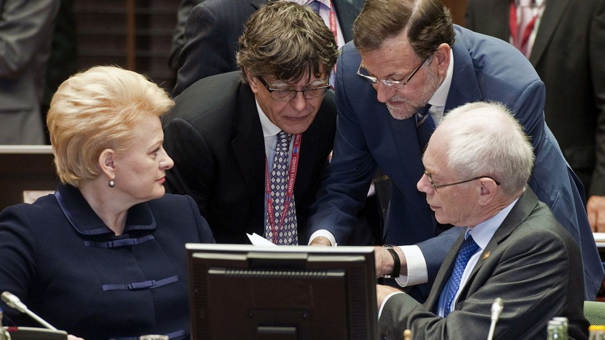 Rajoy conversa con  Herman Van Rompuy y la presidenta de Lituania, Dalia Grybauskaite