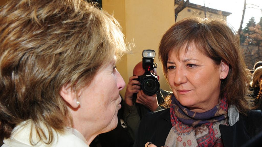 Los compañeros de profesión arropan a Mercedes Milá en el entiero de su padre