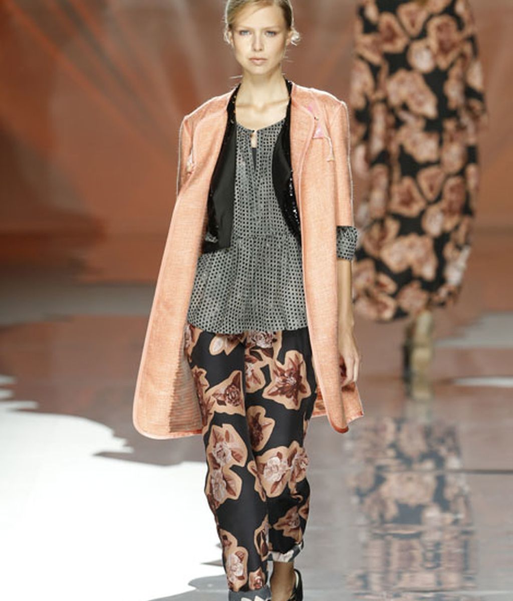 Siluetas fluidas y prints marineros