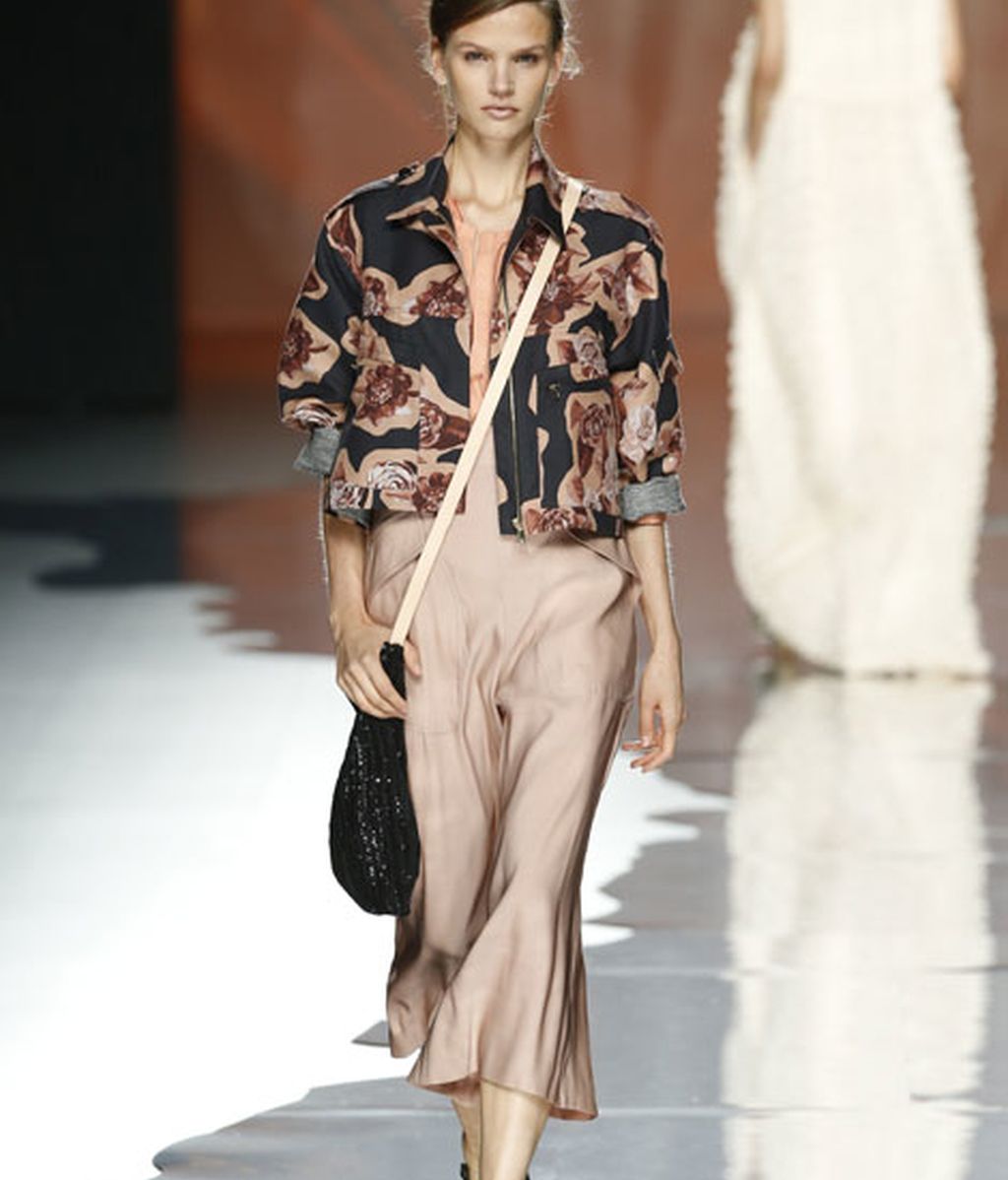 Siluetas fluidas y prints marineros