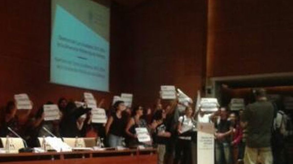 Estudiantes paralizan la apertura de curso de la Universidad Politécnica de Valencia