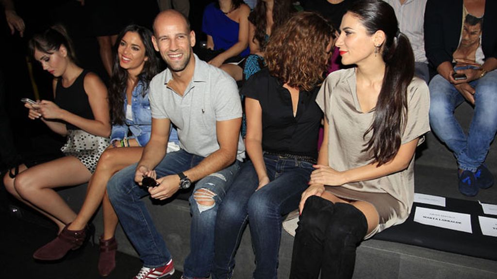 Ana Fernández, Helen Lindes y Marta Etura, guapas en el 'front row' de la FWM