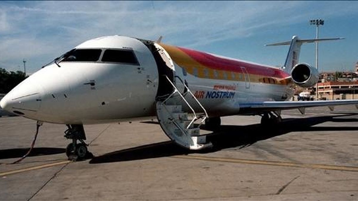 Fotografía de archivode un avión de Air Nostrum modelo CRJ 200. EFE/Archivo