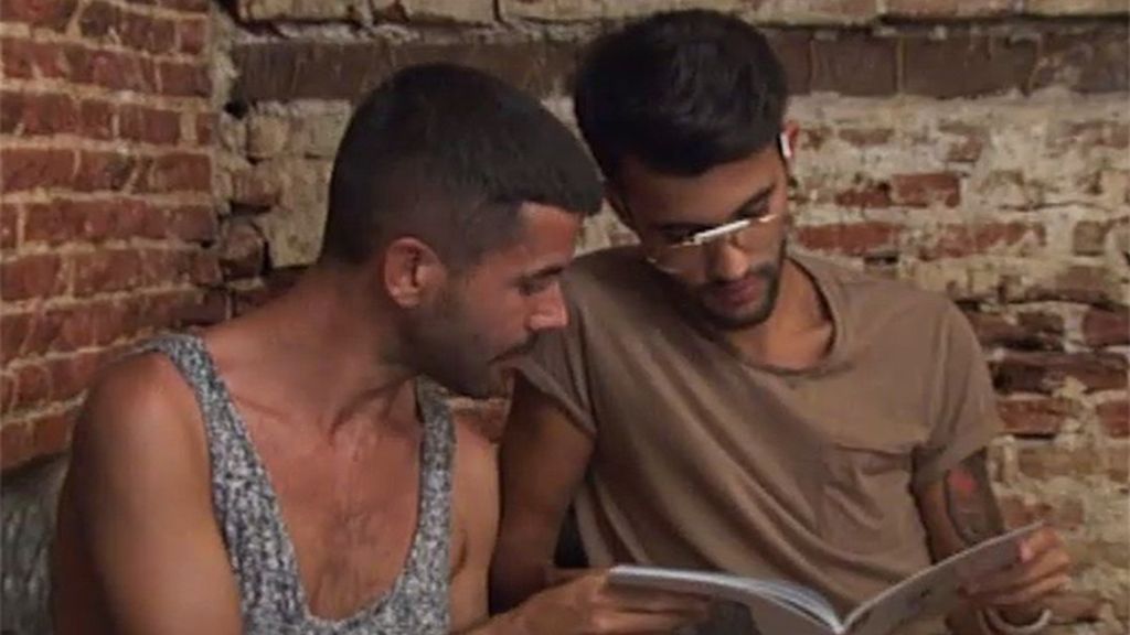 Los chicos luchan por captar la atención de Pedriño