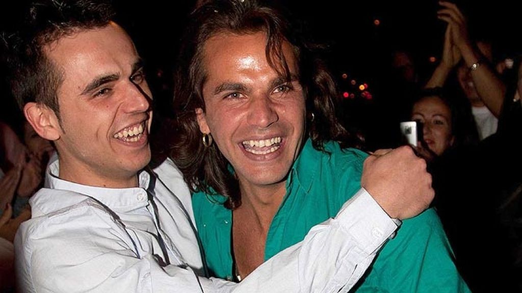 Pepe celebra con sus compañeros su victoria