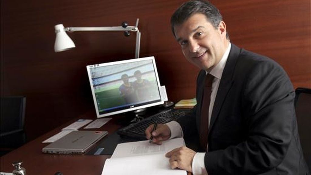 El líder de Solidaritat Catalana per la Independéncia (SI), Joan Laporta, durante una entrevista con Efe en la que ha afirmado que sopesa seriamente la posibilidad de ser candidato a la alcaldía de Barcelona en las próximas municipales porque, dice, como ex presidente del Barca le gustaría trabajar por la ciudad desde un cargo "de máxima proximidad" con los ciudadanos. Laporta ha avanzado que Solidaritat valora presentar candidatura en 612 municipios catalanes, en los que creen que a partir de la experiencia de las catalanas podrían obtener representación local en los comicios del 22 de mayo. EFE El líder de Solidaritat Catalana per la Independéncia (SI), Joan Laporta, durante una entrevista con Efe en la que ha afirmado que sopesa seriamente la posibilidad de ser candidato a la alcaldía de Barcelona en las próximas municipales porque, dice, como ex presidente del Barca le gustaría trabajar por la ciudad desde un cargo "de máxima proximidad" con los ciudadanos. Laporta ha avanzado que Solidaritat valora presentar candidatura en 612 municipios catalanes, en los que creen que a partir de la experiencia de las catalanas podrían obtener representación local en los comicios del 22 de mayo. EFE