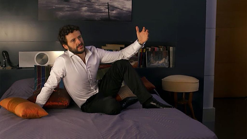 Malena cree que lo que escribe no sirve y decide vivir nuevas experiencias