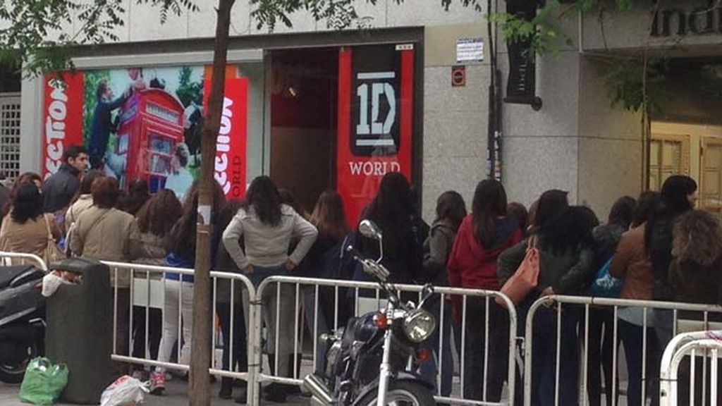 Locura a las puertas de la tienda de ‘One Direction’