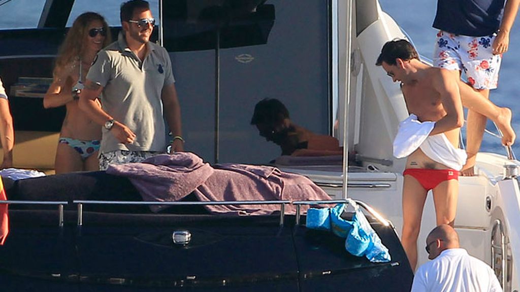 David Meca enseña a chapotear a Blanca Cuesta y Borja Thyssen