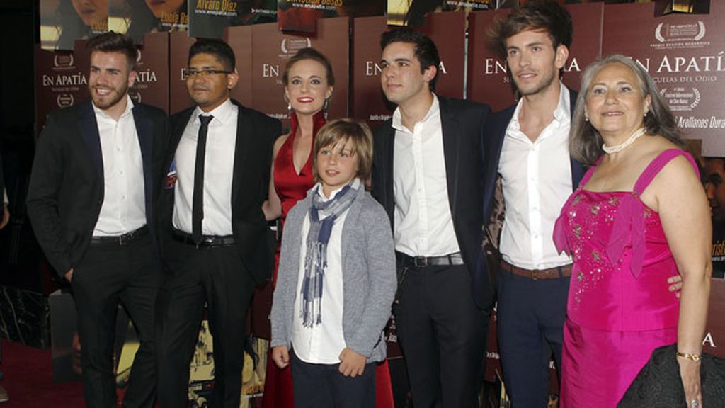 Mario Casas y María Valverde: hermano y 'cuñada' apoyan a Christian en su estreno