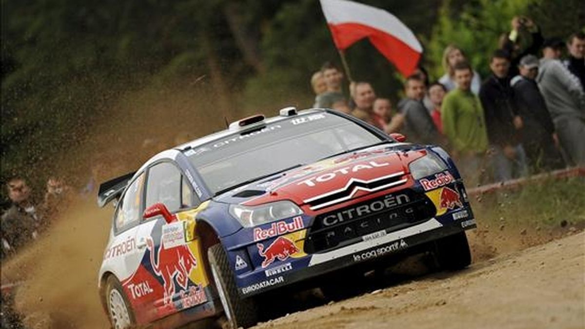 El piloto español Dani Sordo conduce hoy su Citroen C4 WRC durante la segunda jornada del rally 0de Polonia, octava cita del mundial, en Mikolajki (Polonia). EFE