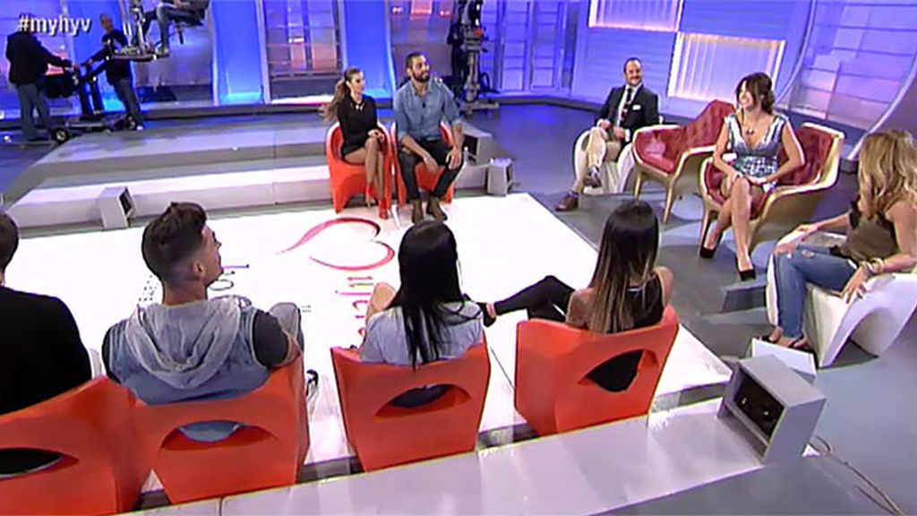 La entrada de las nuevas tronistas del programa, foto a foto