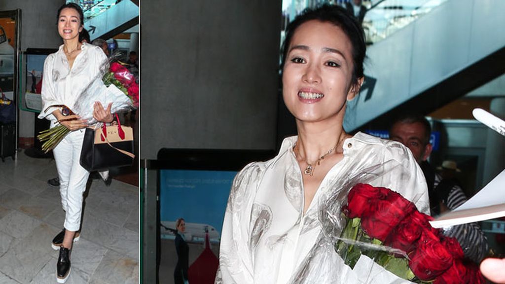 Rosas para recibir a la actriz china Gong Li