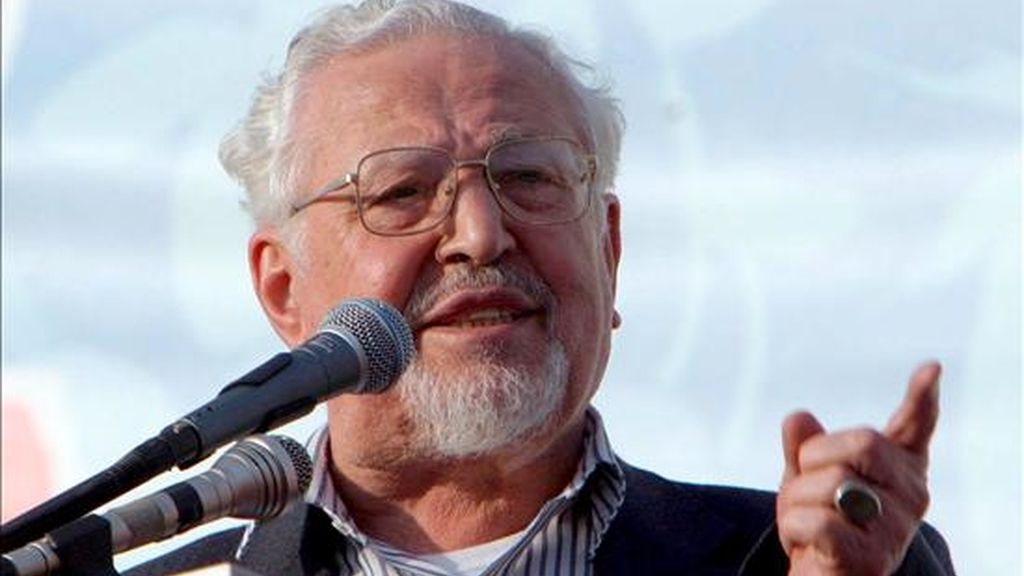 El ex ministro iraní de Relaciones Exteriores Ebrahim Yazdi hablando durante un acto de campaña del candidato presidencial Mostafa Moein en Teherán (Irán). EFE/Archivo El ex ministro iraní de Relaciones Exteriores Ebrahim Yazdi hablando durante un acto de campaña del candidato presidencial Mostafa Moein en Teherán (Irán). EFE/Archivo