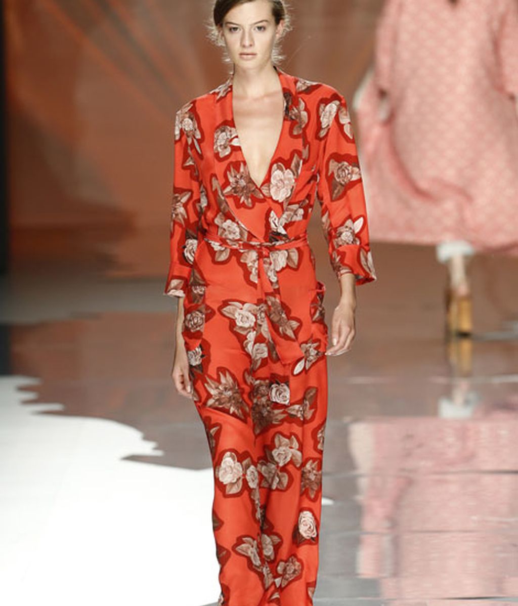 Siluetas fluidas y prints marineros