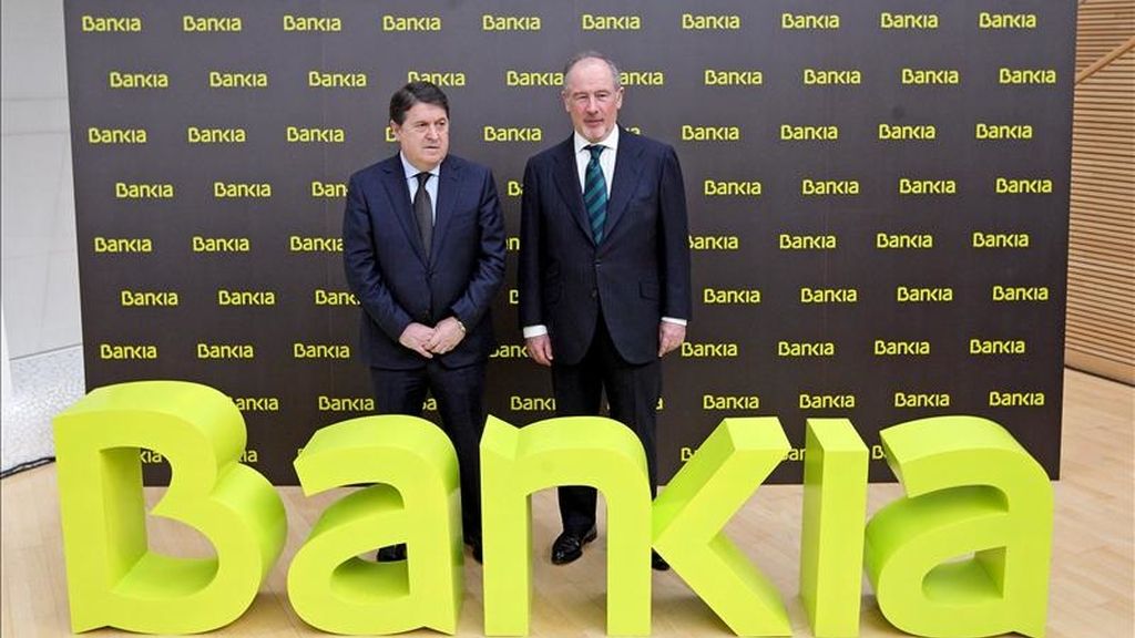 Bankia sale a bolsa con el negocio puramente financiero de Caja Madrid, Bancaja y las cajas Insular de Canarias, Ávila, Laietana, Segovia y Rioja. Vídeo: Informativos Telecinco