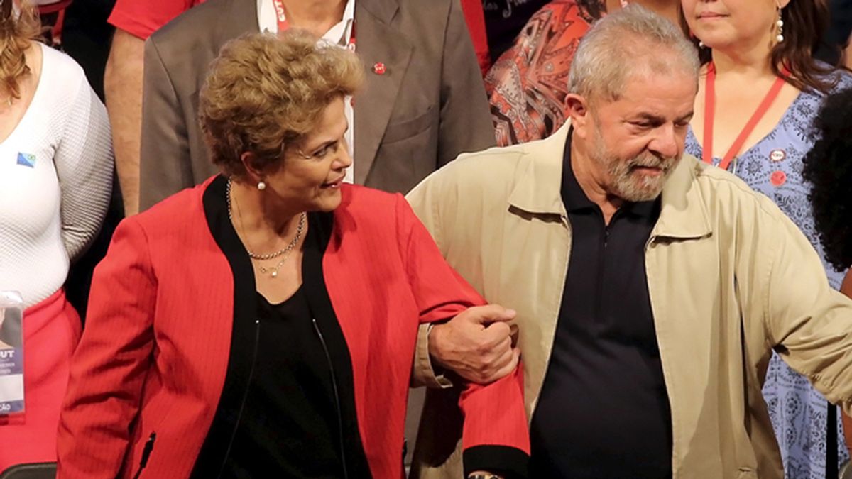 La presidenta brasileña, Dilma Rousseff, y al expresidente Luiz Inácio Lula da Silva