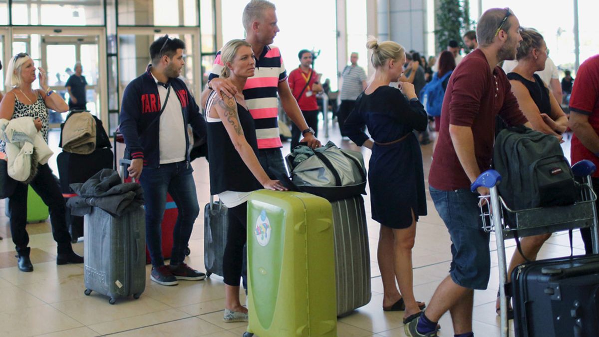 Turistas británicos en el aeropuerto de Sharm el Sheij